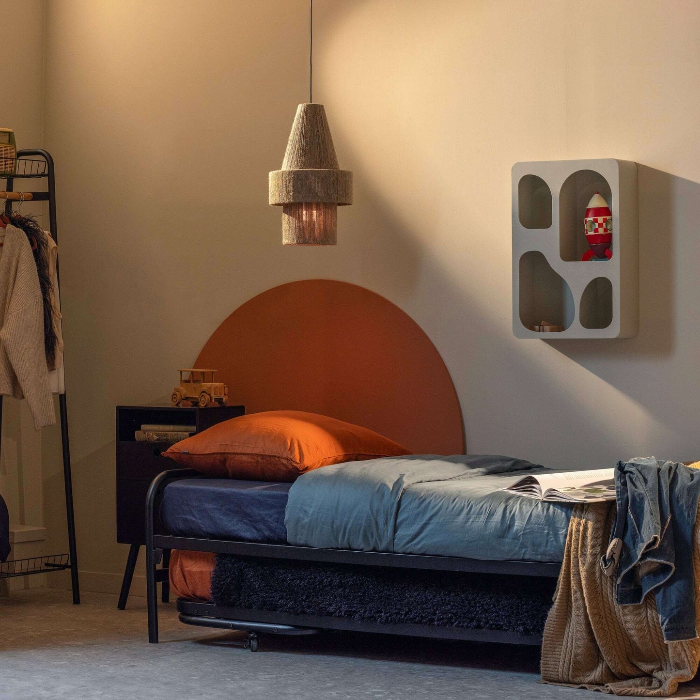 1-persoons bed 200 x 90 cm / zwart / inclusief matras /excl wielen