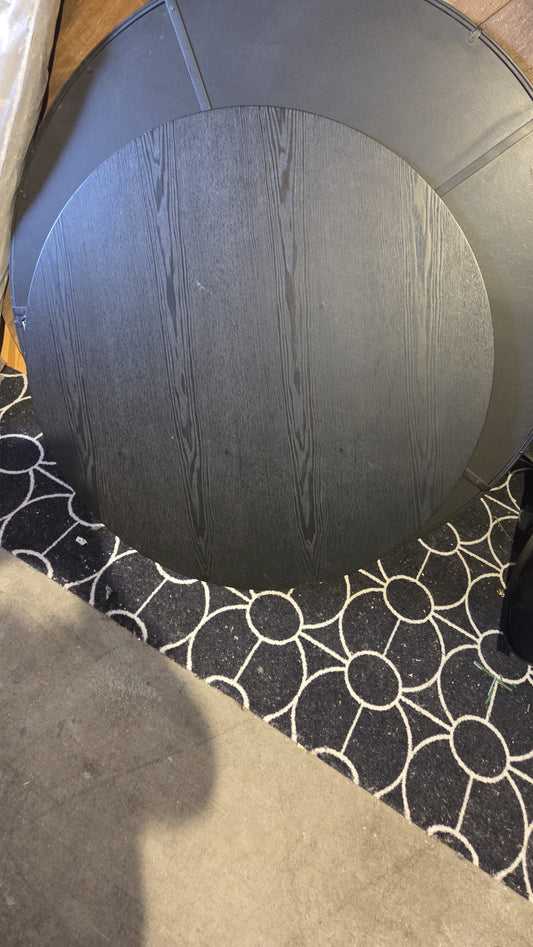 Ronde tafel zwart S zwart pilaar poot