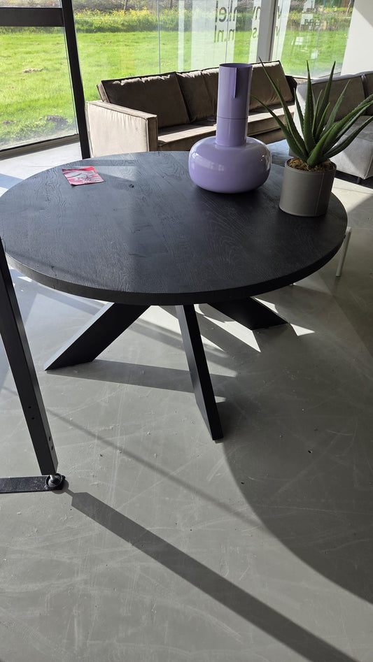 Ronde tafel L zwart spinpoot