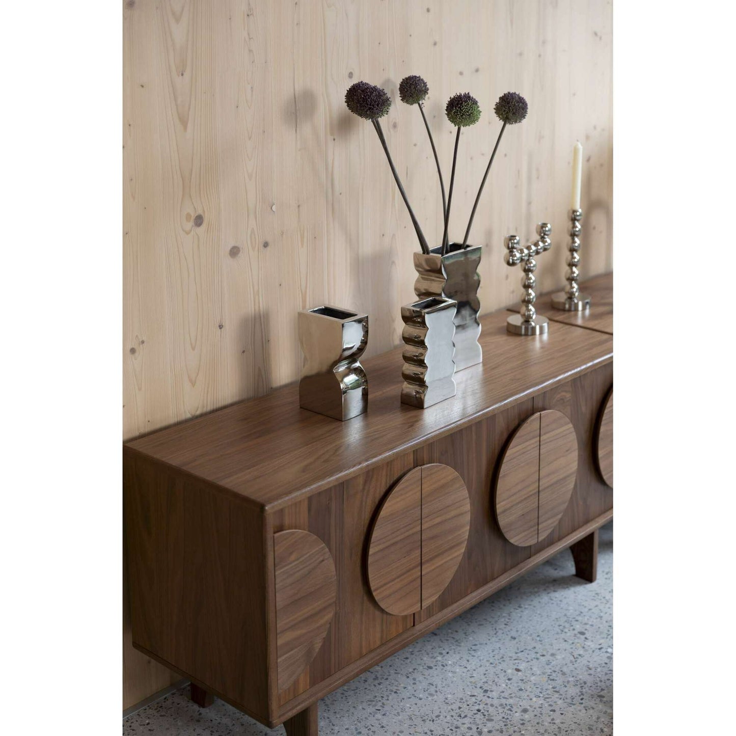 Zuiver Groove 3-deurs dressoir walnut